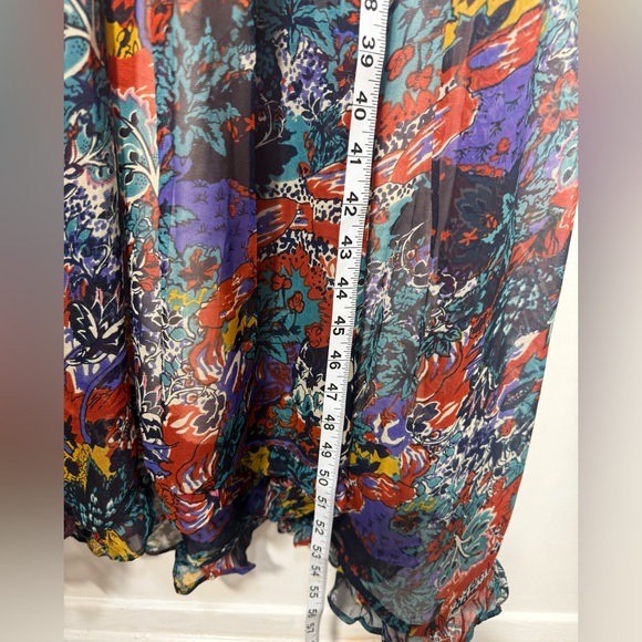 Floral Long Sleeve Maeve Anthropologie
Size 4 excellent condition. - Picture 11 of 16